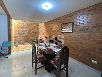 SE VENDE CASA EN BARRIO ENTRE RIOS CARTAGO