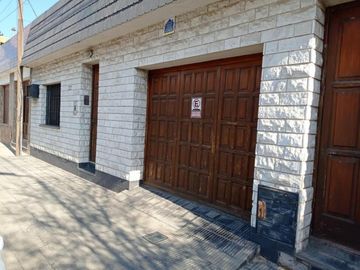CASA EN CALLE SAINT REMY 353