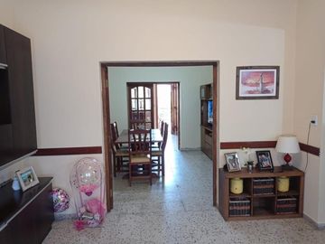CASA EN CALLE SAINT REMY 353