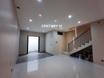 Rumah Ada Taman Belakang Di Graha Raya Gb 18097