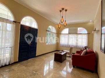 Rumah Klasik dan Homey Luas 375m² di Cinere Dekat Tol Desari