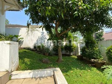 Rumah Klasik dan Homey Luas 375m² di Cinere Dekat Tol Desari