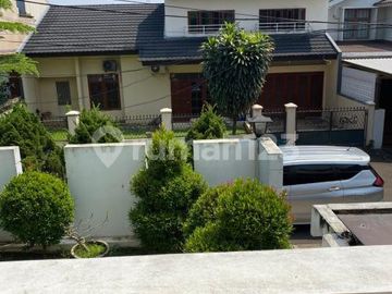 Rumah Klasik dan Homey Luas 375m² di Cinere Dekat Tol Desari