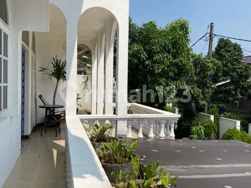 Rumah Klasik dan Homey Luas 375m² di Cinere Dekat Tol Desari
