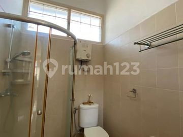 Rumah Klasik dan Homey Luas 375m² di Cinere Dekat Tol Desari