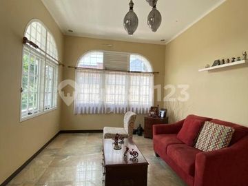 Rumah Klasik dan Homey Luas 375m² di Cinere Dekat Tol Desari