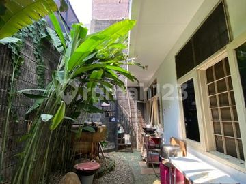 Rumah Klasik dan Homey Luas 375m² di Cinere Dekat Tol Desari