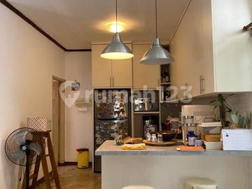 Rumah Klasik dan Homey Luas 375m² di Cinere Dekat Tol Desari