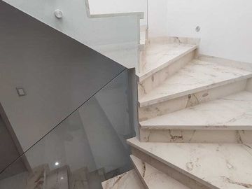SE VENDE HERMOSA CASA