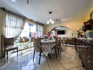 🏡🏡 Oportunidad Unica Venta De Casa En Plena Av. Javier Prado – La Molina📏
