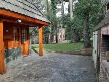 CASA 4 AMBIENTES VENTA CARILO CERCA DEL GOLF