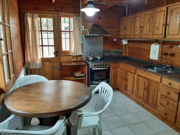 CASA 4 AMBIENTES VENTA CARILO CERCA DEL GOLF