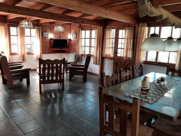 CASA 4 AMBIENTES VENTA CARILO CERCA DEL GOLF