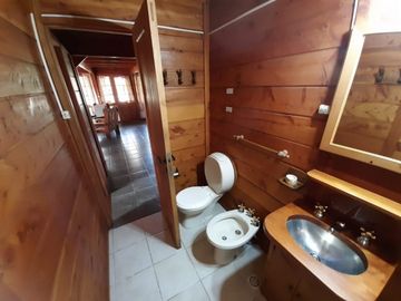 CASA 4 AMBIENTES VENTA CARILO CERCA DEL GOLF