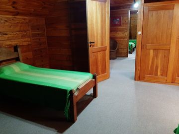 CASA 4 AMBIENTES VENTA CARILO CERCA DEL GOLF