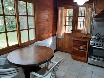 CASA 4 AMBIENTES VENTA CARILO CERCA DEL GOLF