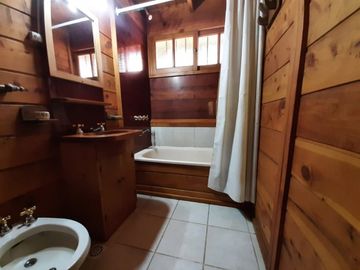 CASA 4 AMBIENTES VENTA CARILO CERCA DEL GOLF