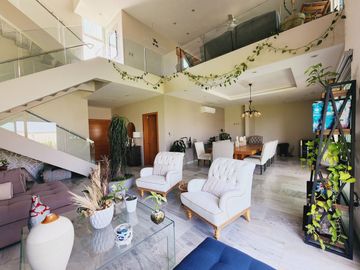 Residencia en VENTA CON TERRENO DE 908 M2 fracc PLAYAS DEL CONCHAL