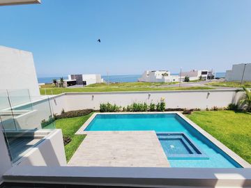 Residencia en VENTA CON TERRENO DE 908 M2 fracc PLAYAS DEL CONCHAL