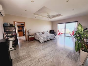Residencia en VENTA CON TERRENO DE 908 M2 fracc PLAYAS DEL CONCHAL