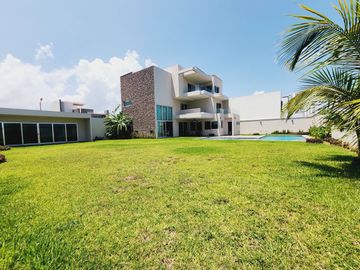 Residencia en VENTA CON TERRENO DE 908 M2 fracc PLAYAS DEL CONCHAL