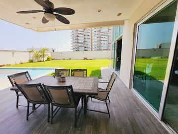 Residencia en VENTA CON TERRENO DE 908 M2 fracc PLAYAS DEL CONCHAL