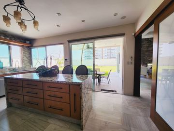Residencia en VENTA CON TERRENO DE 908 M2 fracc PLAYAS DEL CONCHAL