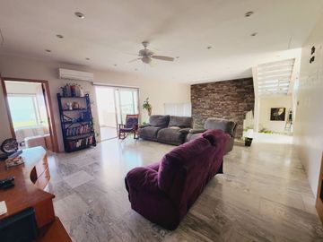 Residencia en VENTA CON TERRENO DE 908 M2 fracc PLAYAS DEL CONCHAL