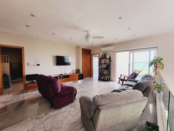 Residencia en VENTA CON TERRENO DE 908 M2 fracc PLAYAS DEL CONCHAL