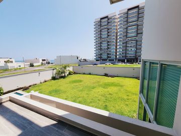 Residencia en VENTA CON TERRENO DE 908 M2 fracc PLAYAS DEL CONCHAL
