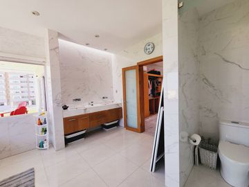 Residencia en VENTA CON TERRENO DE 908 M2 fracc PLAYAS DEL CONCHAL