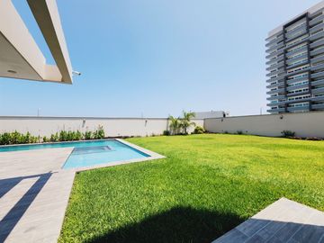 Residencia en VENTA CON TERRENO DE 908 M2 fracc PLAYAS DEL CONCHAL