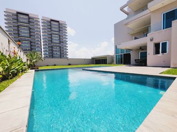 Residencia en VENTA CON TERRENO DE 908 M2 fracc PLAYAS DEL CONCHAL