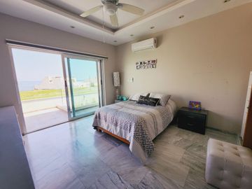 Residencia en VENTA CON TERRENO DE 908 M2 fracc PLAYAS DEL CONCHAL
