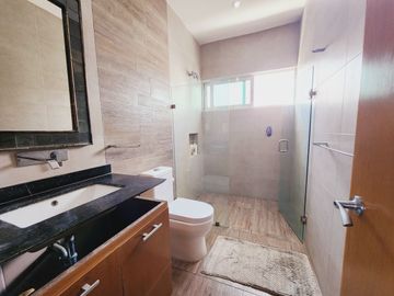 Residencia en VENTA CON TERRENO DE 908 M2 fracc PLAYAS DEL CONCHAL