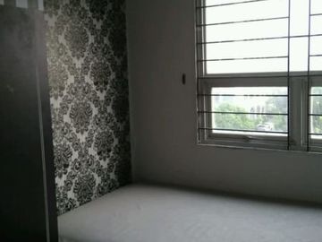 Apartemen menara kebon jeruk,lantai rendah,semi furnish,harga 450jt nego