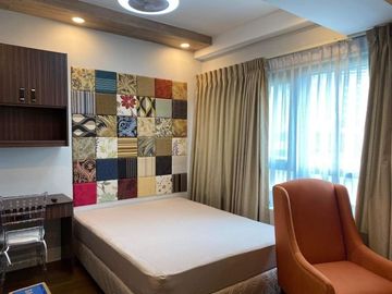 FOR SALE: Edades Tower