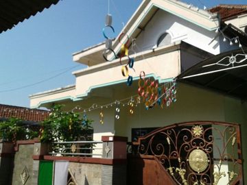 Rumah Strategis 2 Lantai Jl. Wahidin Kebomas Gresik