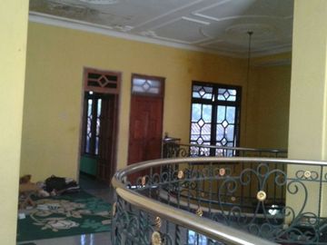 Rumah Strategis 2 Lantai Jl. Wahidin Kebomas Gresik