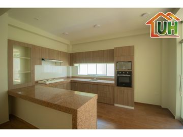 ID 00512-VENTA CASA PUCALLPA - DE ESTRENO -  CON PISCINA-A.T 250 m2