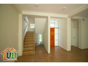 ID 00512-VENTA CASA PUCALLPA - DE ESTRENO -  CON PISCINA-A.T 250 m2