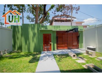 ID 00512-VENTA CASA PUCALLPA - DE ESTRENO -  CON PISCINA-A.T 250 m2