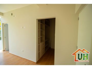 ID 00512-VENTA CASA PUCALLPA - DE ESTRENO -  CON PISCINA-A.T 250 m2