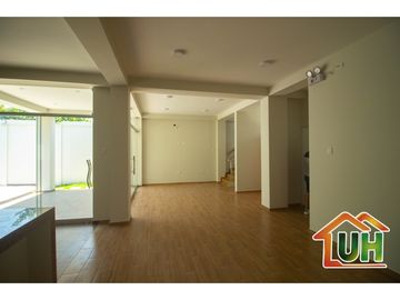 ID 00512-VENTA CASA PUCALLPA - DE ESTRENO -  CON PISCINA-A.T 250 m2