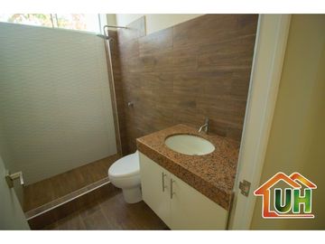 ID 00512-VENTA CASA PUCALLPA - DE ESTRENO -  CON PISCINA-A.T 250 m2