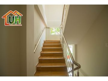 ID 00512-VENTA CASA PUCALLPA - DE ESTRENO -  CON PISCINA-A.T 250 m2
