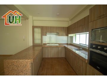 ID 00512-VENTA CASA PUCALLPA - DE ESTRENO -  CON PISCINA-A.T 250 m2