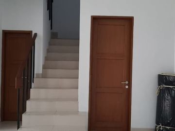 Rumah 2 lantai dalam komplek cinere delta residence
