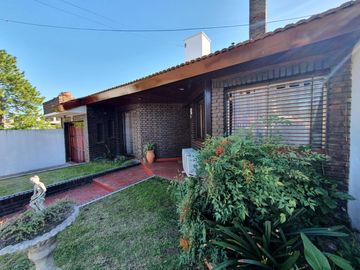 Venta Hermoso Chalet con pileta y quincho  en Gral Rodriguez