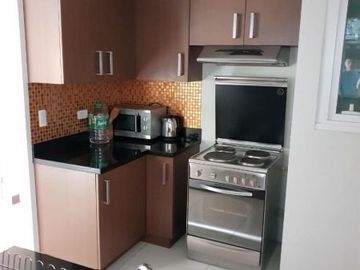 Condominium 3 Bedroom: 3 Bedrooms Condo For Sale in Two Serendra BGC Taguig City